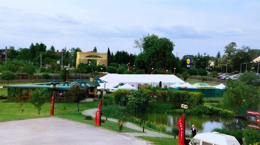 Hotel 500 Tarnowo Podgórne Exterior foto